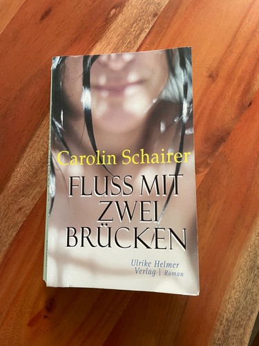 Fluss mit zwei - , brücken