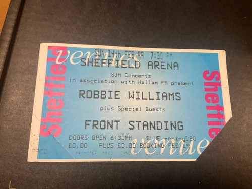 Robbie williams concert - robbie,