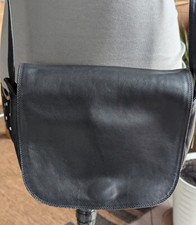 Sportlich elegante Handtasche  weiches Leder schwarz