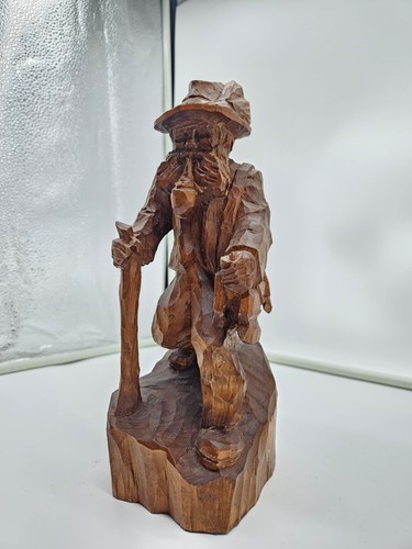 Handgeschnitzter wanderer mit - wanderer,