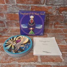 Daughters of the Moon Tarot (75 Karten und Buch)
