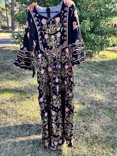 Black floral embroidered - black,