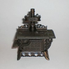 Alter Herd Ofen "QUEEN" Die-Cast - Anspitzer Bleistiftspitzer Metall TOP!