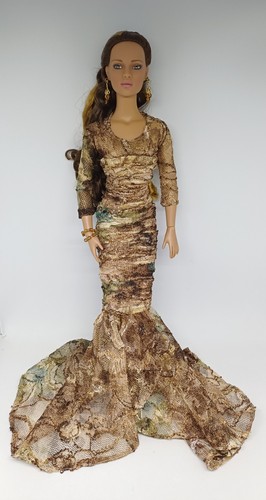 Tonner doll runway - tonner, 16”