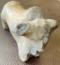 Antiker Stier aus gebranntem Ton/Lehm an Picasso erinnernd