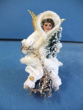 Alter Christbaumschmuck, Engel mit Schlitten, Dresdner Pappe, wohl um 1900