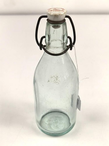 Glasflasche eigentum der - glasflasche, "eigentum