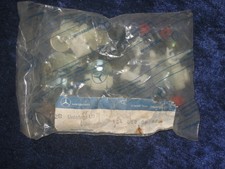 Rep Satz Befestigung OE in OE verp. Kotflügel vorn Mercedes W124 1248800097 NOS 