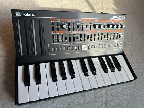 Roland boutique synth - jp-08,