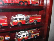 Code 3 FDNY Squad 61 Feuerwehr New York F.D.N.Y        schönes Modell