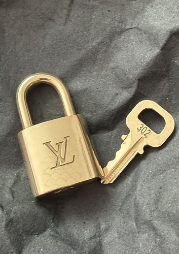 Louis vuitton vintage schloss - vuitton,