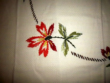 DDR Tischdecke AIDA Stoff bestickt BLUMEN Größe 128 x 128 cm  sehr schön