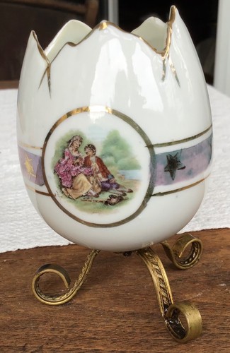 Eierbecher mit metallfüssen - eierbecher,