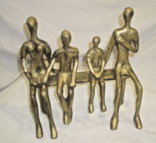 Familie auf Bank Figur