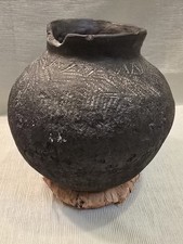 Großes ethnografisches Tongefäß – Handarbeit, schwarze Keramik, ca. 30 cm