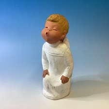 Singer Engel Jullar Spain