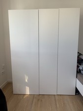 Ein 160x200 cm Bett und ein