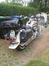 Motorrad-Chopper Ledertaschen und Sissybar von Lederin mit Nieten und stickerei