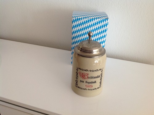 Augustiner bierkrug mit - augustiner,