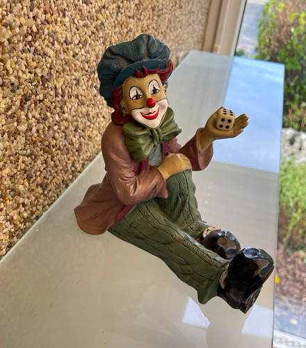 Gilde clown figur - figur, sitzend