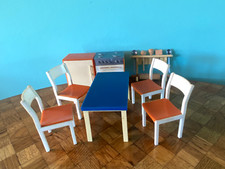 Tisch Stuhl Kühlschrank Herd