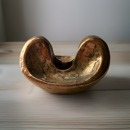 Brutalistischer bronze - brutalistischer,