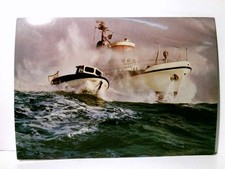 Schiffe. Seenot - Rettungskreuzer m. seinem Tochterboot. Alte Ansichtskarte / Po