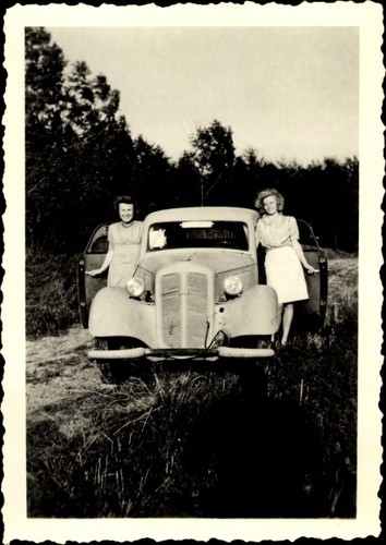 Foto zwei frauen mit einem - zwei,