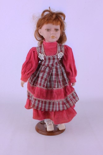 Porzellanpuppe mit rotem kleid - porzellanpuppe,