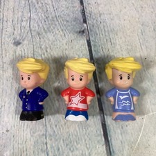 3 Fisher Price Little People