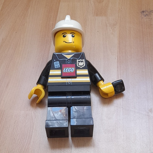 Lego minifigur mit helm - lego,