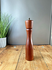 MID CENTURY GEDRECHSELTE TEAK