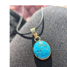 Halskette mit ovalem blauem