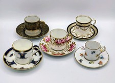 Set mit fünf Porzellan