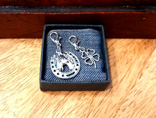 2 Charms Anhänger Pferdekopf