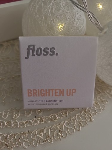 Floss brighten highlighter - up,