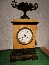 Pendule Empire, Siena Marmor, Bronzen patiniert um 1830,  Kaminuhr