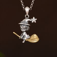 L05 Anhänger Hexe auf goldenem Besen Sterling Silber 925