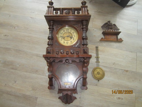 Antike wanduhr beschädigt - antike, wanduhr,