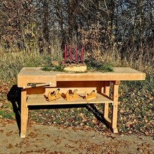 Alte urige massive Hobelbank