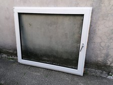 Nr. 17, Kunststofffenster, 159cm/133cm, Mahagoni/weiß, links Drehkipp