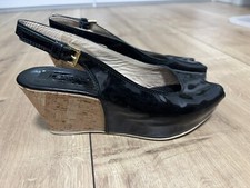 Schwarze Lack Pumps Keilabsatz