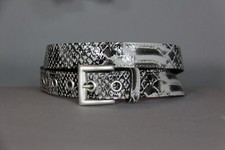 SCHMALER GÜRTEL SCHWARZ GRAU  HOCHGLANZ GRÖSSE 75, BREITE 2,3 CM