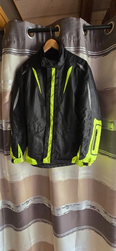 Regenjacke und regenhose - und,