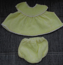 hübsches gelbes Kleidchen +