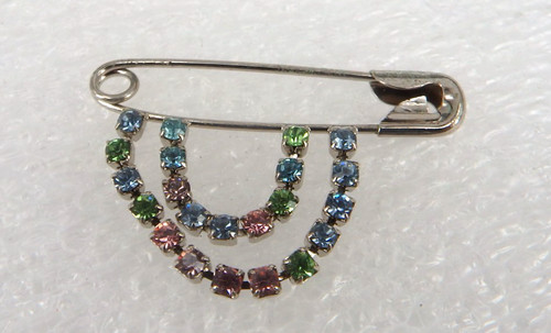 Neugablonz brooch gewand - brooch:,