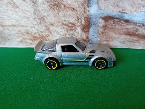 2011 hot wheels mazda 7 - hot,