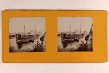 Schiff IN Eine Fluss Foto