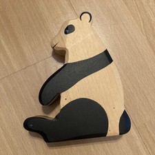 Holztiger 80191 Pandabär sitzend 12 cm Holzfiguren Serie Wildtiere