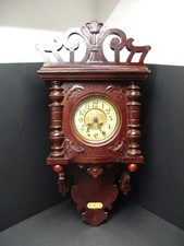 Wanduhr mit Schlagwerk / Gong